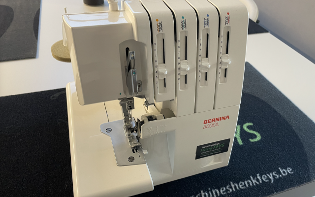 Bernina 800DL (tweedehands)