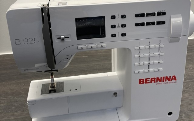 Bernina B-335 (DEMO MODEL)