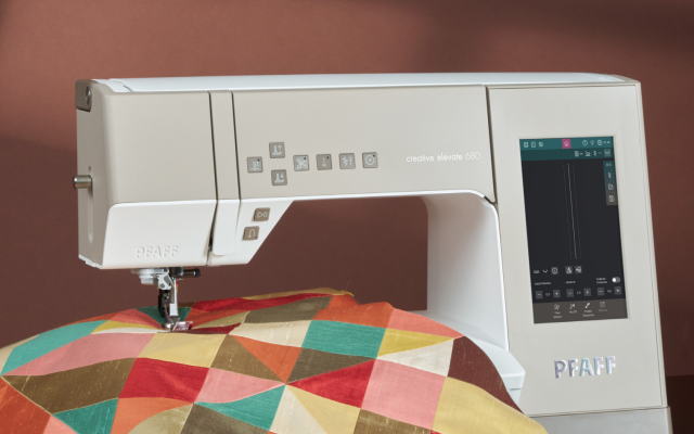 Pfaff Creative Elevate 680 (compleet)